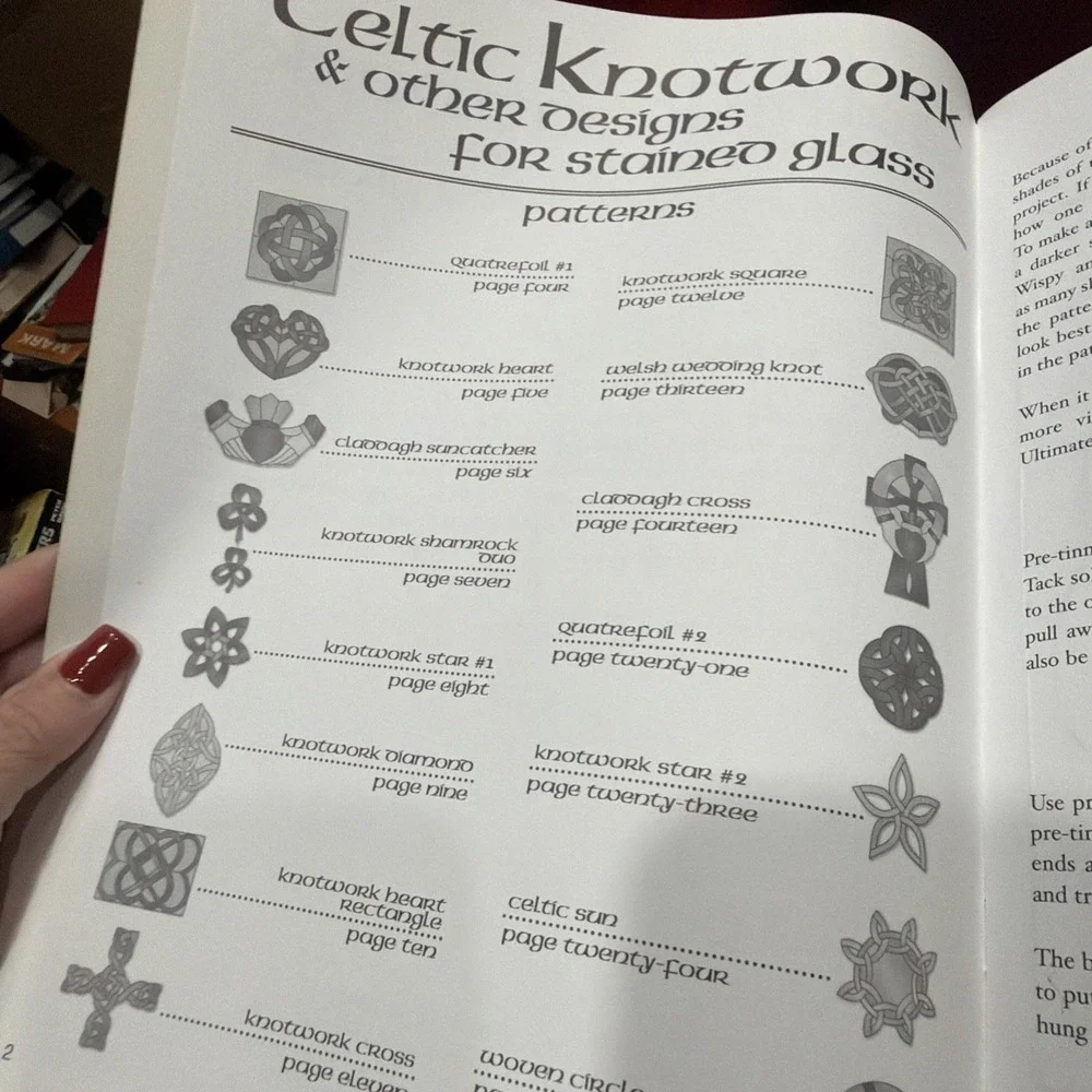 CELTIC KNOTWORK AND OTHER DESIGNS FOR STAINED GLASS By Rachel Cecere